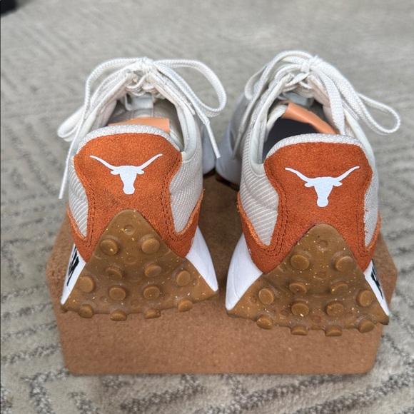CUSTOM Texas Longhorns New
Balance 327 sneakers - size 7 - Picture 3 of 7
